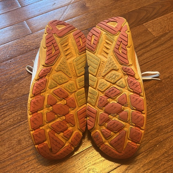 Arahi 6 Size 9 Hokas - Picture 4 of 4